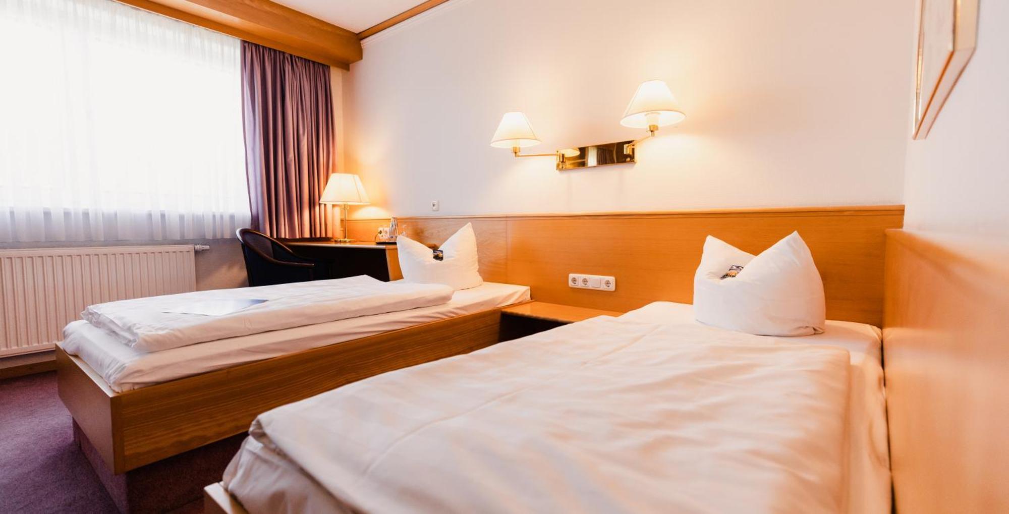Hotel Bavaria Brehna Екстер'єр фото