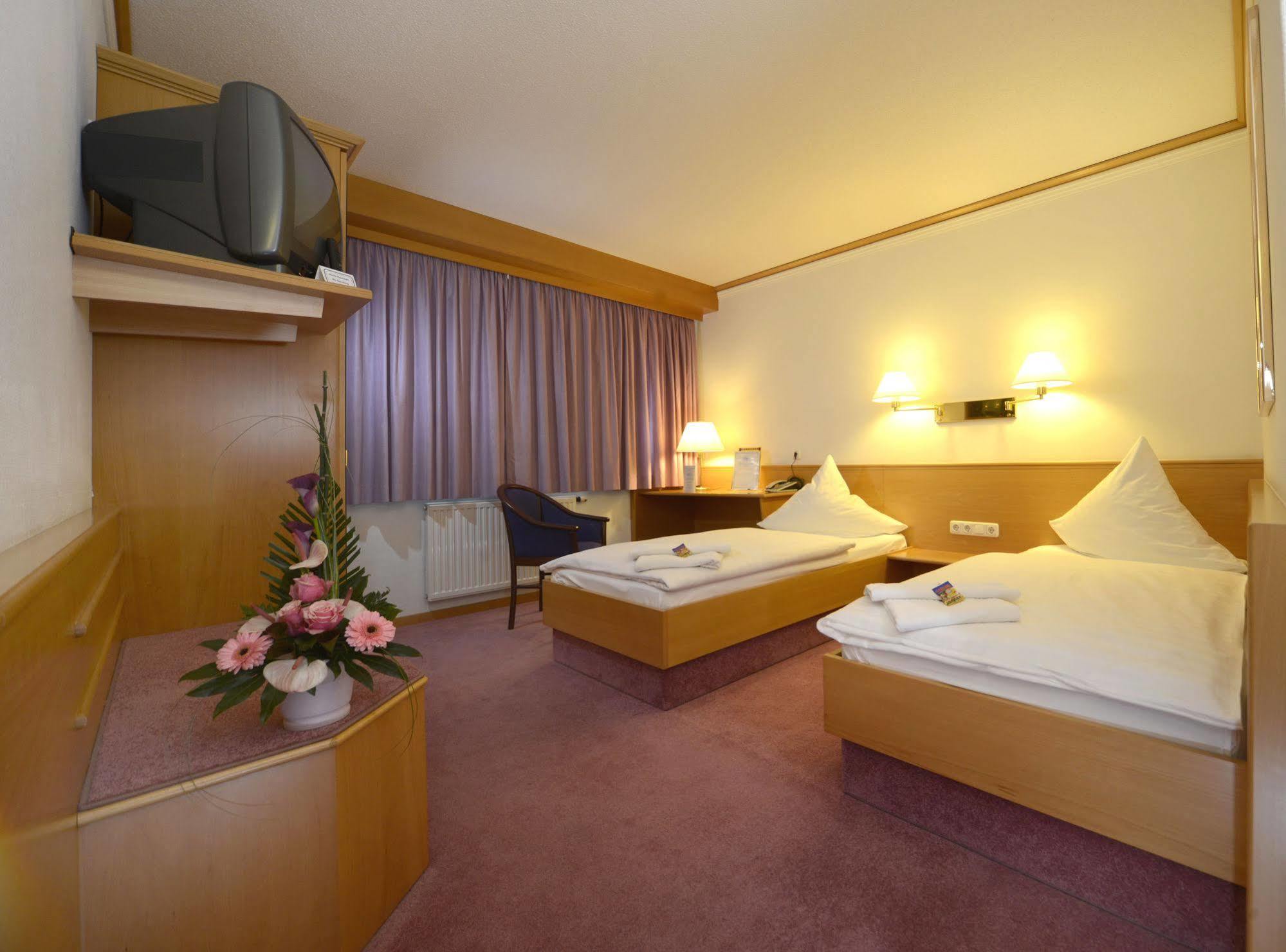 Hotel Bavaria Brehna Екстер'єр фото
