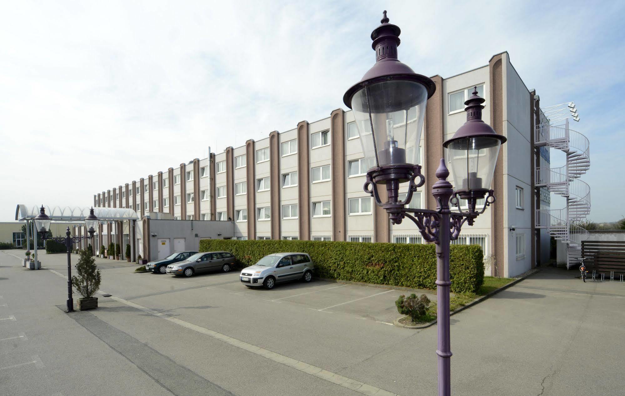 Hotel Bavaria Brehna Екстер'єр фото